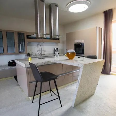 Thome Vlaicu Jacuzzi Апартаменты *